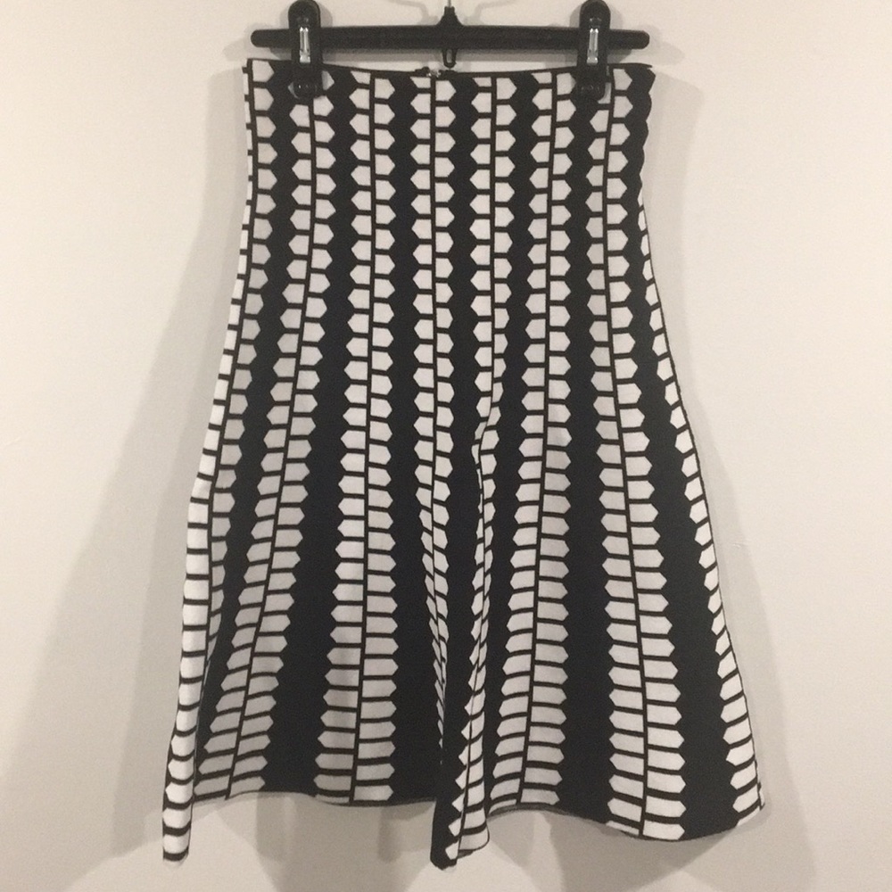 JOHN&JENN Geometric Bell Shape Mid/Calf Skirt
